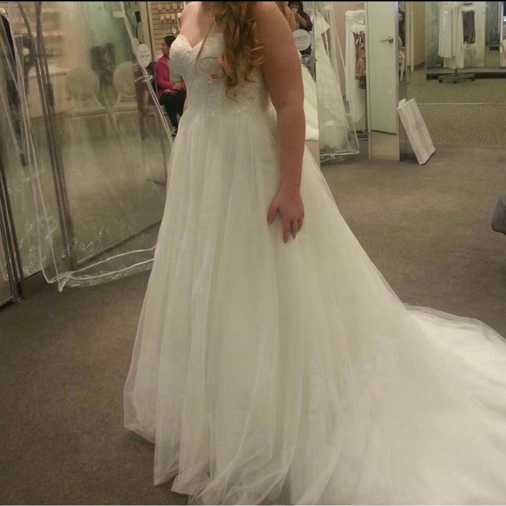 David's Bridal White Strapless Wedding Dress
